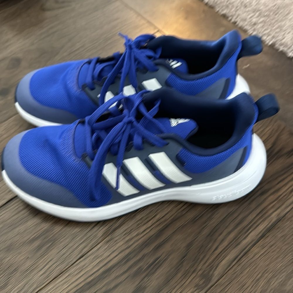 Adidas fortarun blue size 5.5 youth great condition